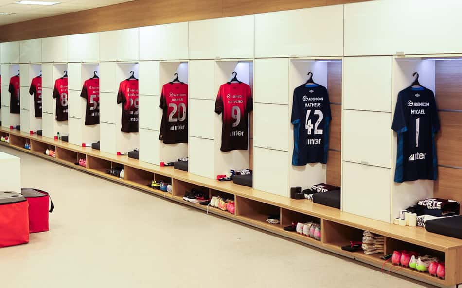 Escalação: Athletico poupa quatro titulares e tem estreante contra o Corinthians