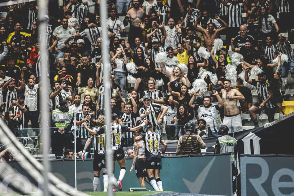 Atlético-MG Bolívar Bernard comemoração torcida