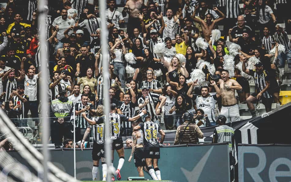 Atlético-MG Bolívar Bernard comemoração torcida