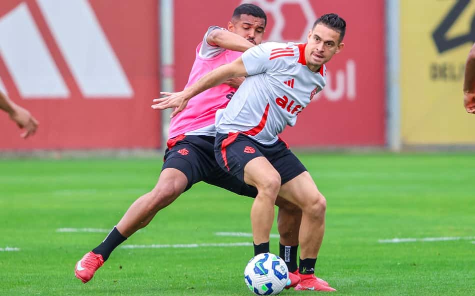 Mudança ou mistério? Internacional treina outro esquema para o Gre-Nal 448