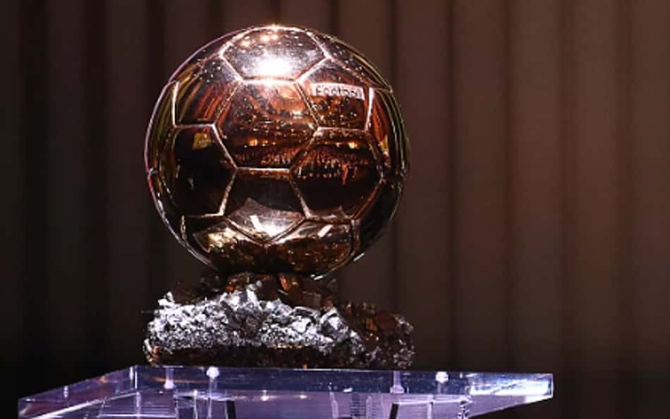 Meia histórico do Barcelona fará a entrega da Bola de Ouro de melhor jogadora do mundo