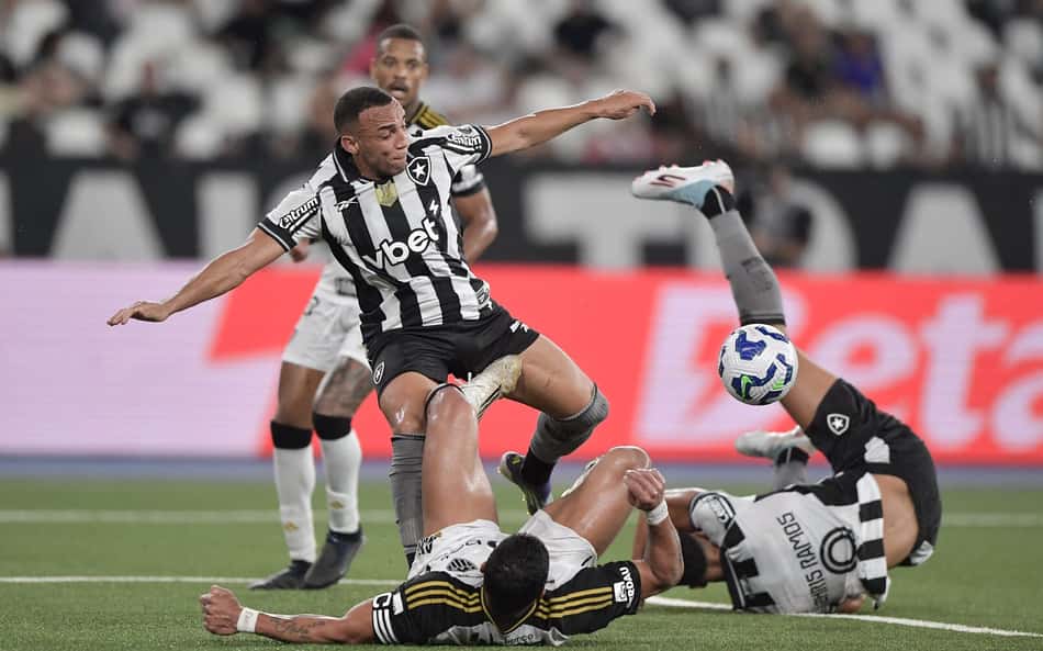 Gol perdido em Botafogo x Atlético-MG viraliza: 'Poucas vezes vi'