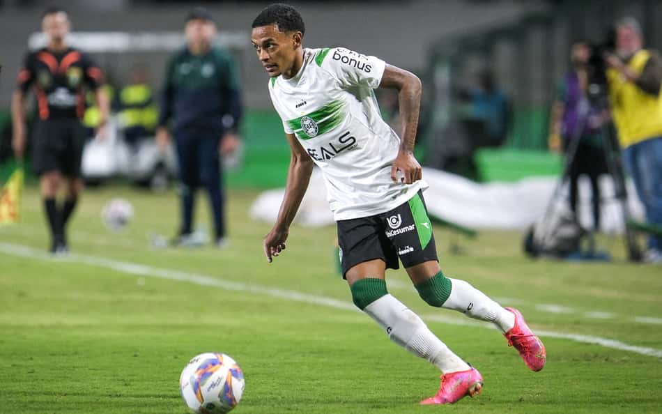 Coritiba rescinde com atacante ex-São Paulo envolvido em briga há quatro meses