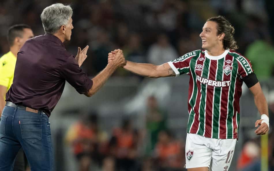 Fluminense comete gafe, e cena repercute entre torcedores: 'Amadorismo'