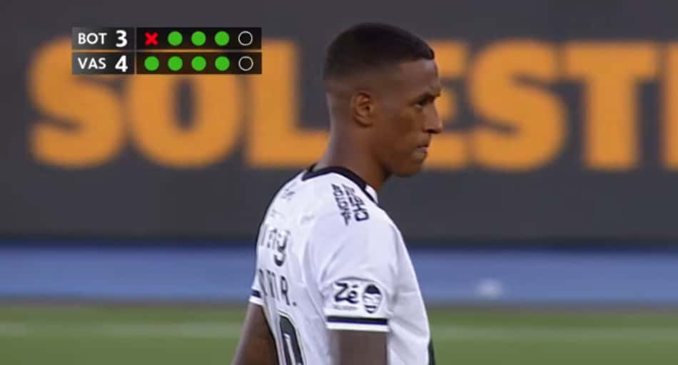 Robert Renan cobrou pênalti decisivo em Botafogo x Vasco (Foto: Reprodução)