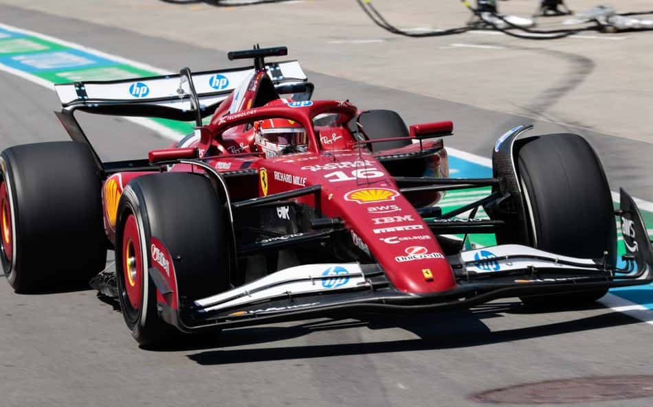 Charles Leclerc com sua Ferrari no GP do Canadá (foto: SHAWN THEW / POOL / AFP)