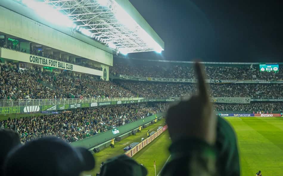 Coritiba seca rivais e pode sair do G-4 da Série B após quatro meses