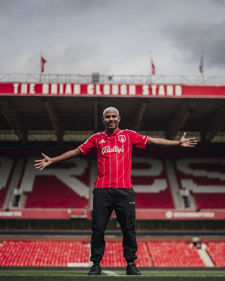 Cuiabano Nottingham Forest anúncio