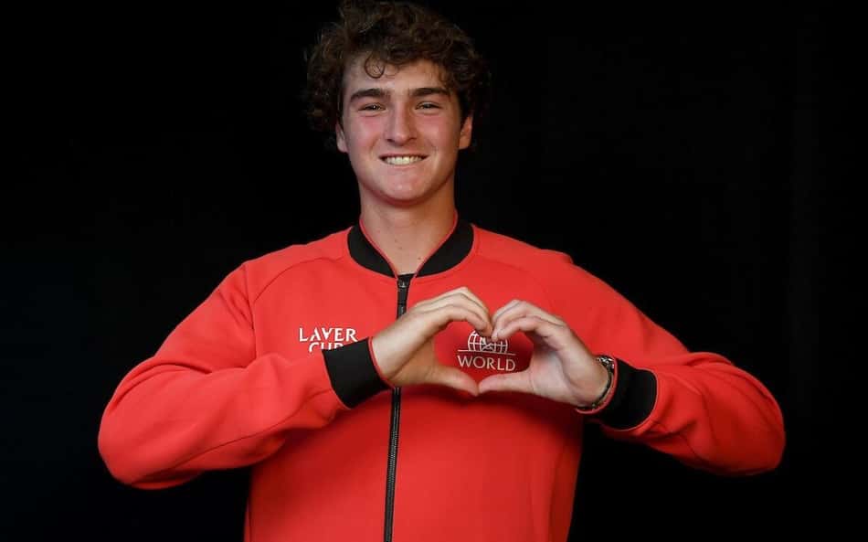 A caminho da Laver Cup, João Fonseca homenageia ídolo Federer