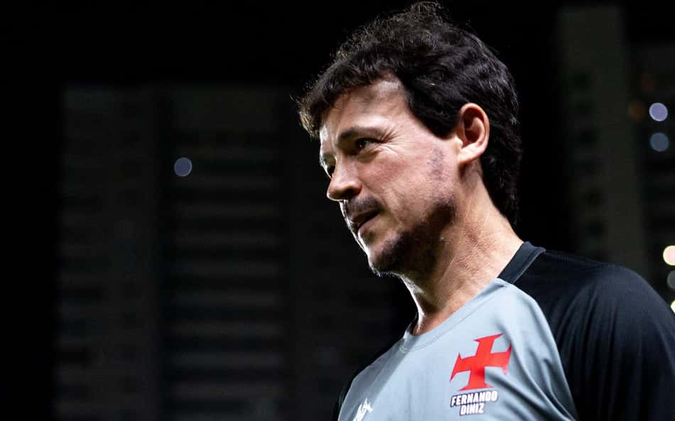 Diniz justifica substituições tardias do Vasco contra o Sport: 'Poderia comprometer'