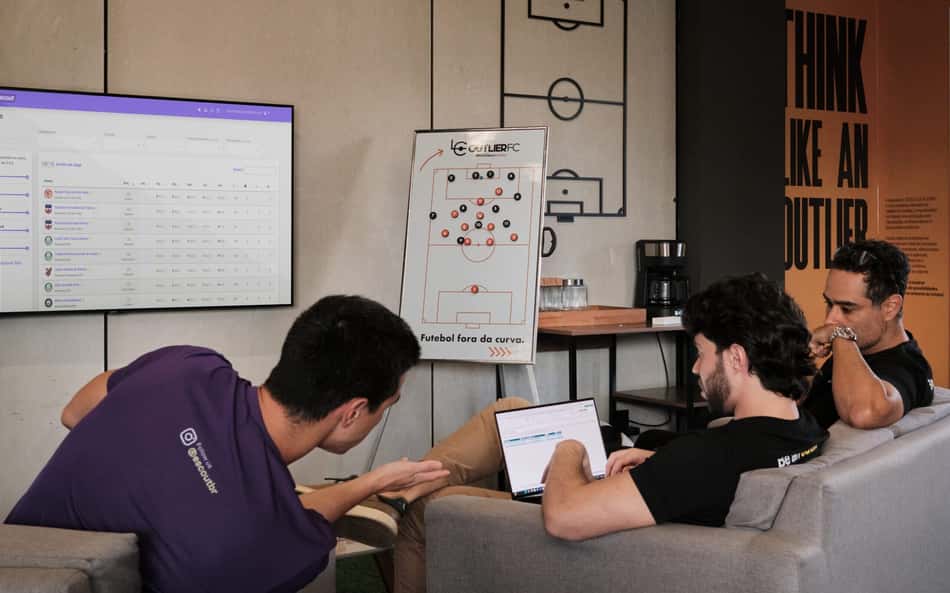 Clubes apostam em tecnologia no scouting para contratações e formação de atletas