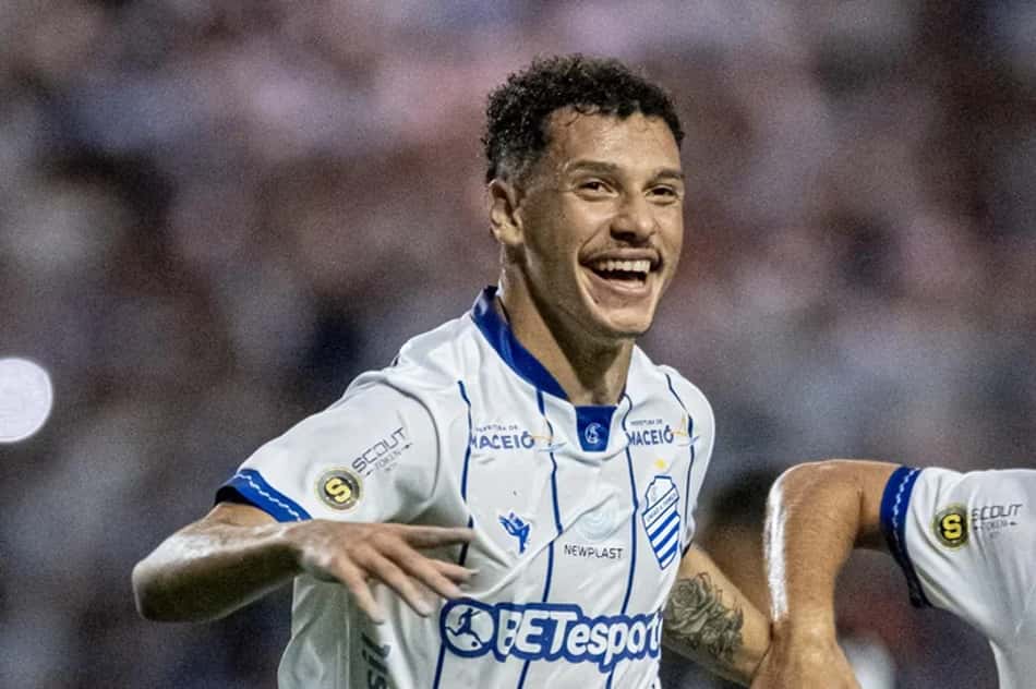 Enzo comemora gol do CSA. (Foto: Allan Max/CSA)