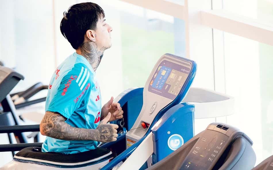 Pulgar passa por procedimento médico para definir futuro no Flamengo