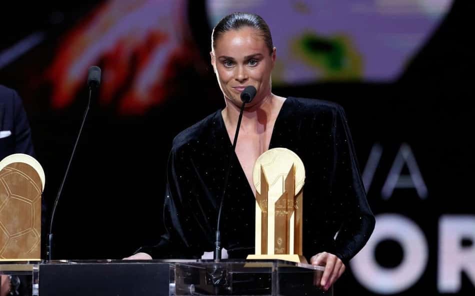 Bola de Ouro: artilheira do Barcelona leva troféu Gerd Muller