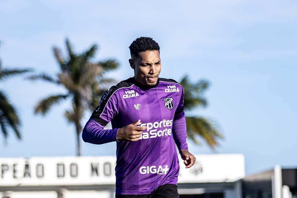Fernandinho, atacante do Ceará, durante treino (Foto: Gabriel Silva/Ceará SC)