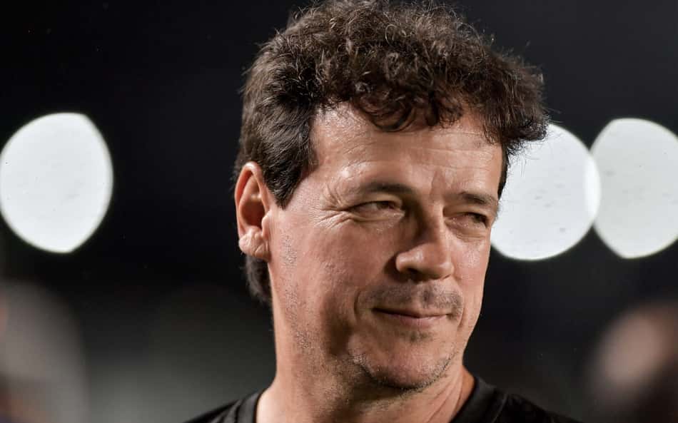 Diniz exalta atuações de Coutinho no Vasco: 'Candidato à Copa do Mundo'
