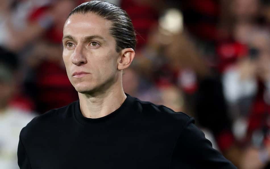 Filipe Luís faz mudanças na escalação do Flamengo contra Estudiantes