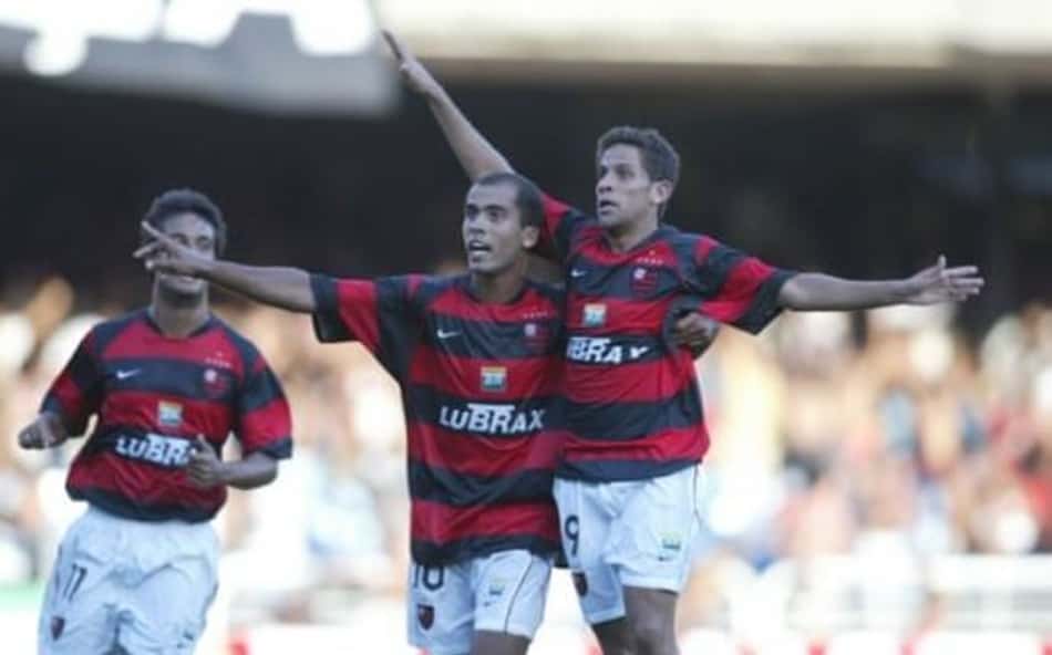 Flamengo 6 x 2 Cruzeiro no Brasileirão 2004; massacre garante Série A