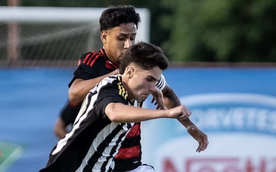 Atlético-MG vence o Flamengo e vai às semifinais do Brasileirão sub-17