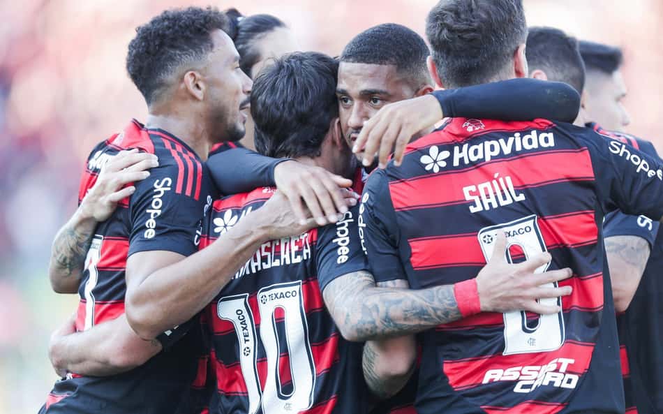 Dirigente do Napoli revela interesse em destaque do Flamengo: 'Nome na lista'