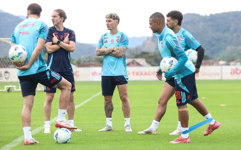 Filipe Luís terá retornos importantes no treino do Flamengo desta quarta-feira