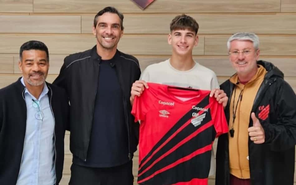 Athletico contrata filho de Giba, do vôlei, para o sub-17