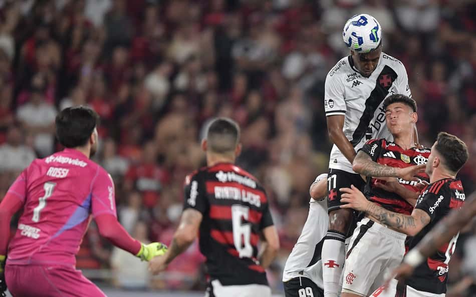 Torcedores do Flamengo elegem culpado em gol do Vasco: 'Dificuldade enorme'