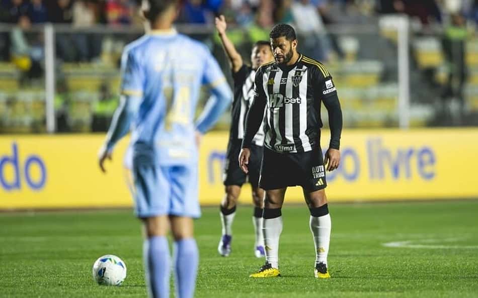 Gol perdido por Hulk em Bolívar x Atlético-MG choca torcedores: 'Inacreditável'