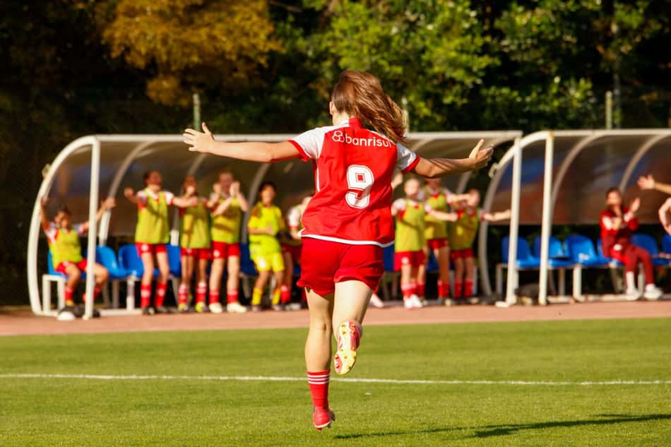 Isadora Tremea, do sub-15 das Gurias Coloradas