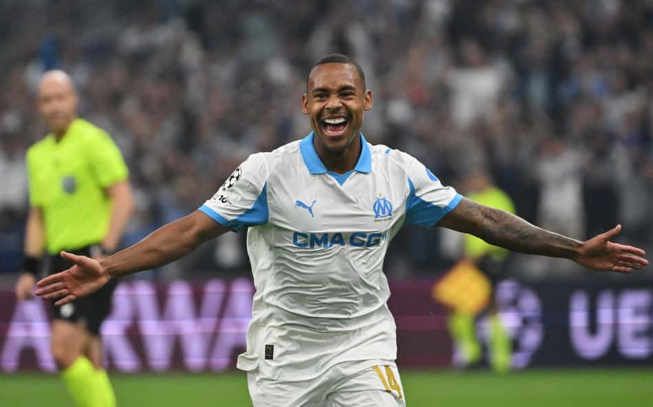 Igor Paixão comemorando o gol marcado contra o Ajax