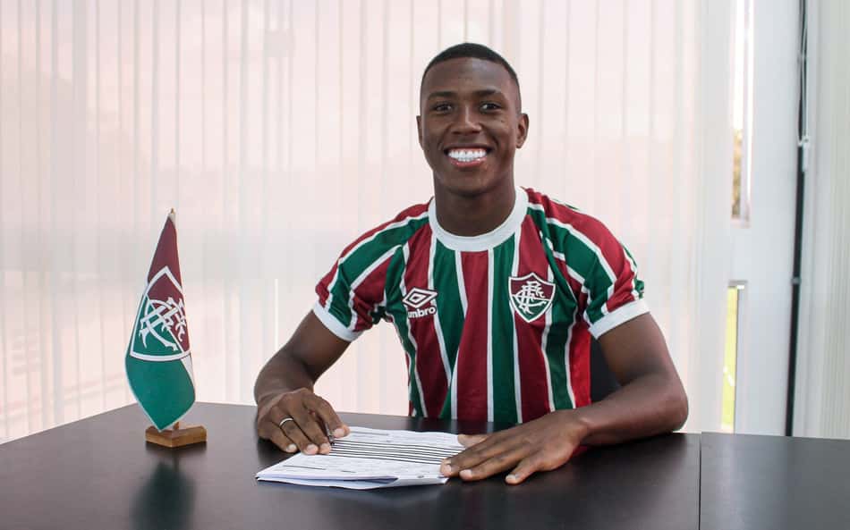Fluminense fecha contratação de jogador de 18 anos