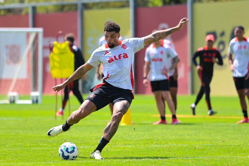 Juninho, zagueiro do Internacional