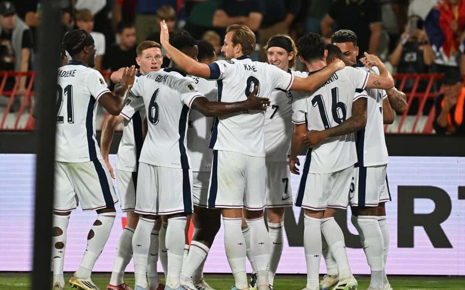 Inglaterra goleia Sérvia e dá mais um passo rumo à Copa do Mundo de 2026