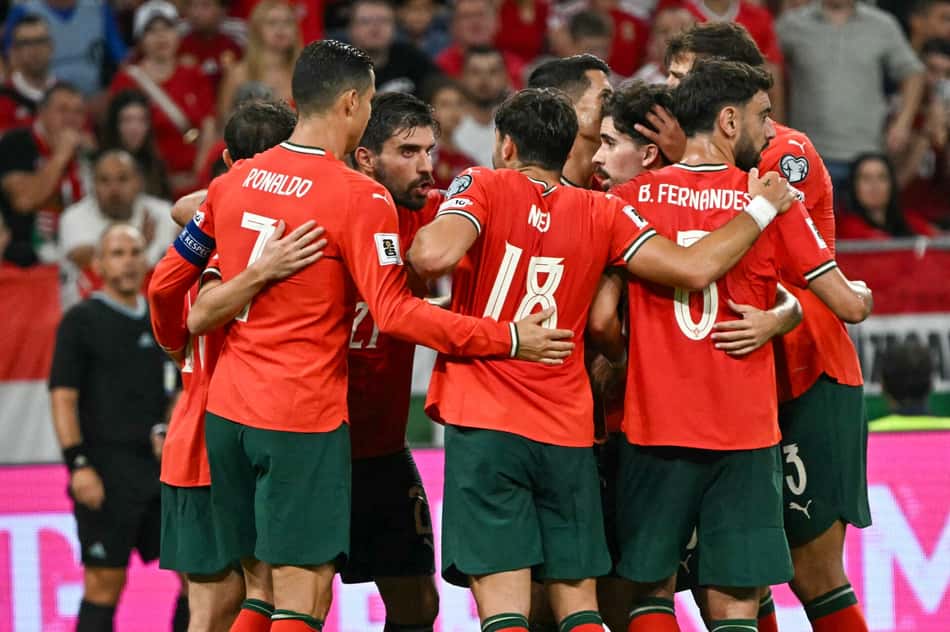Jogadores de Portugal comemoram gol marcado sobre a Hungria, nas Eliminatórias