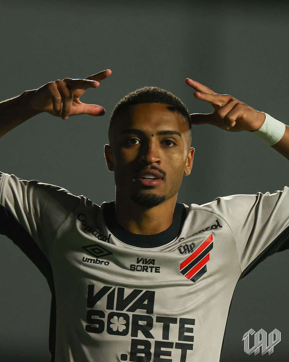 Leozinho Athletico Athletic gol comemoração