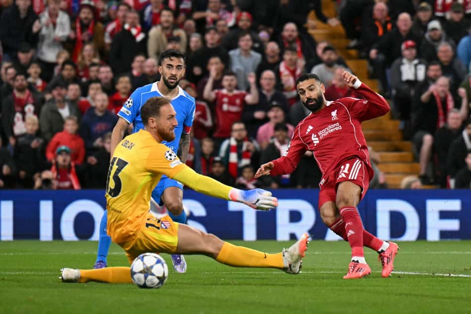 Mohamed Salah comemora gol contra o Atlético de Madrid pela Liga dos Campeões. (Foto: Oli Scarff/AFP)