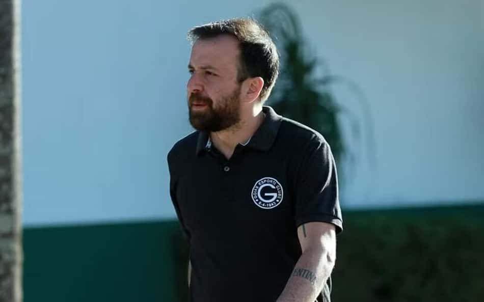 Diretor do Goiás faz ameaça e depois pede desculpas para lateral do Coritiba
