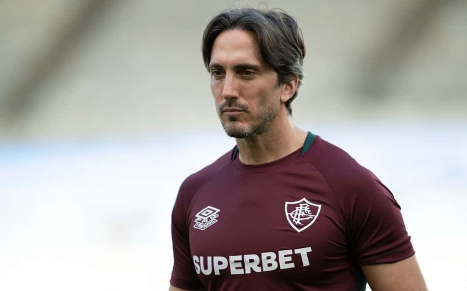 Clube entra com ação na Justiça contra Zubeldía, técnico do Fluminense