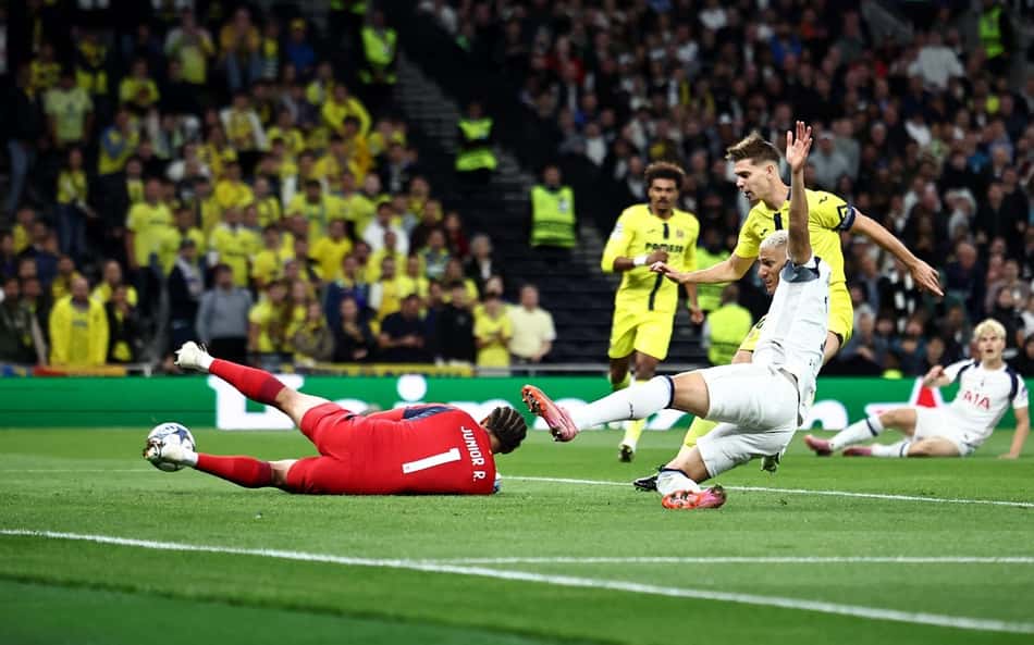Brasileiro tem é destaque negativo em rodada de Champions League