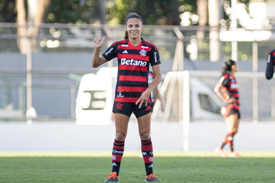 Mariana comemora seu gol pelo Flamengo no Carioca Feminino (Foto: Mariana Sá/CRF)
