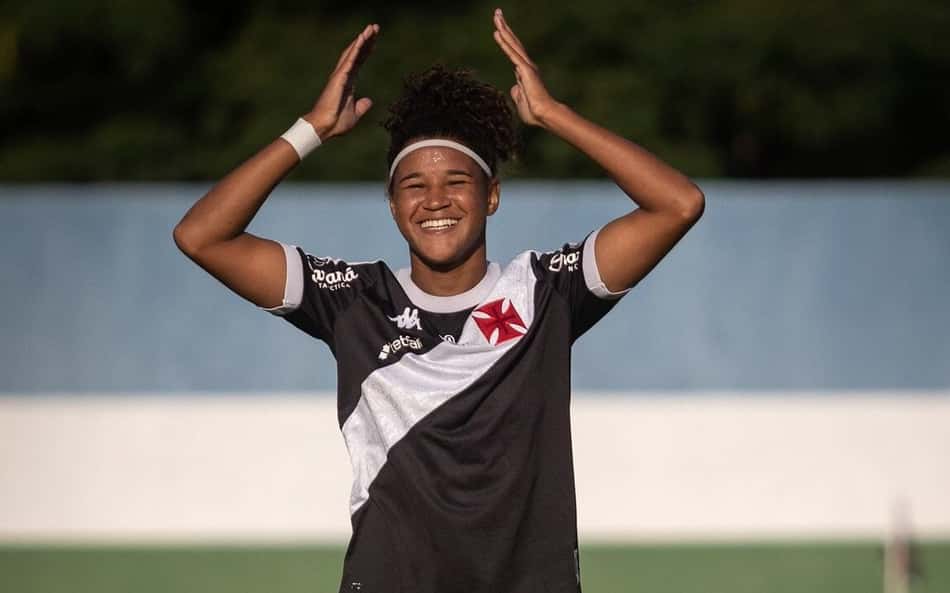 Mavi, artilheira do Vasco, se considera vascaína de 'alma' e mira título do Carioca Feminino