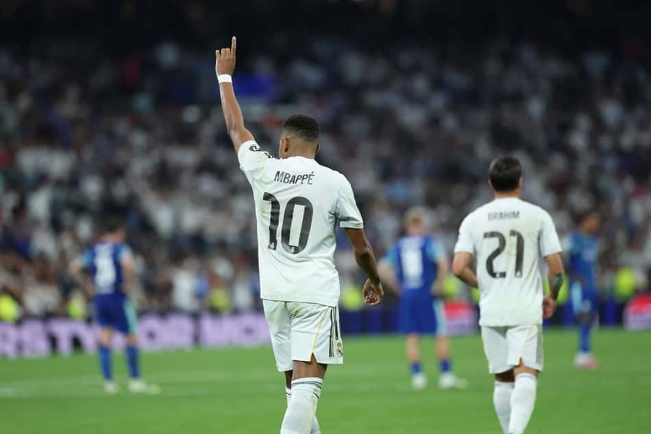 Mbappé comemorando o gol marcado na Champions League no jogo contra o Marseille (Foto: Thomas Coex/AFP)