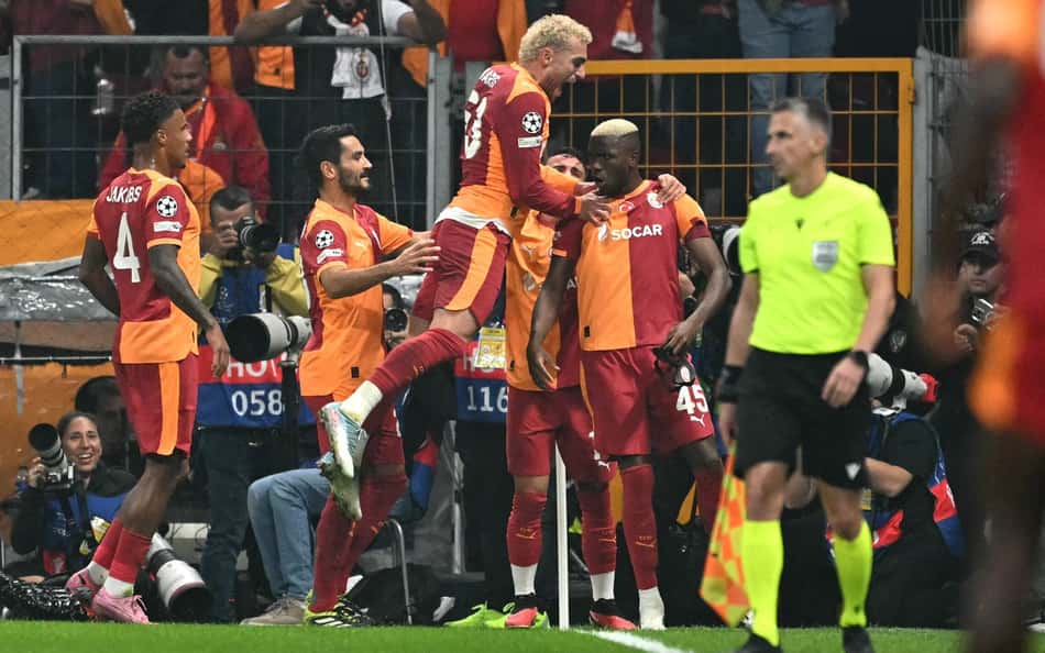 Galatasaray surpreende e vence Liverpool na Champions League