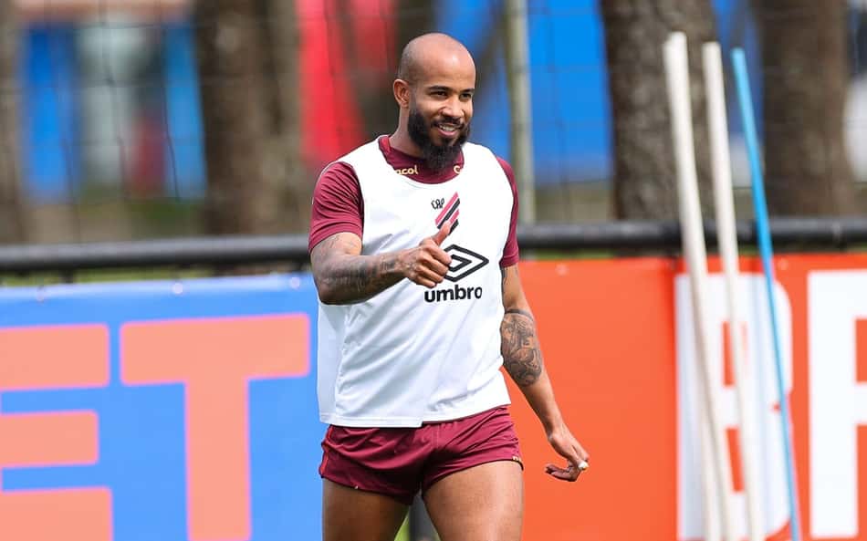 Athletico perde artilheiro e jogador mais utilizado por Odair Hellmann contra o Vila Nova