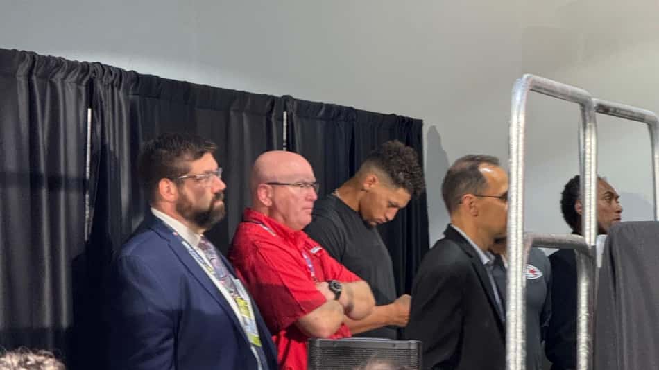Patrick Mahomes Kansas City Chiefs NFL Brasil Los Angeles Chargers (1)