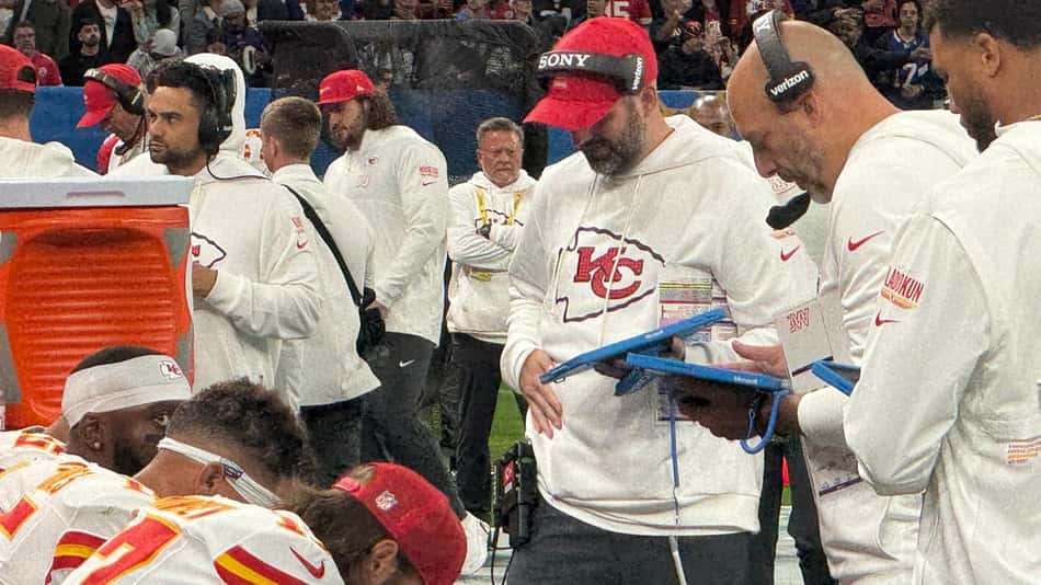 Patrick Mahomes Kansas City Chiefs NFL Brasil Los Angeles Chargers (1)
