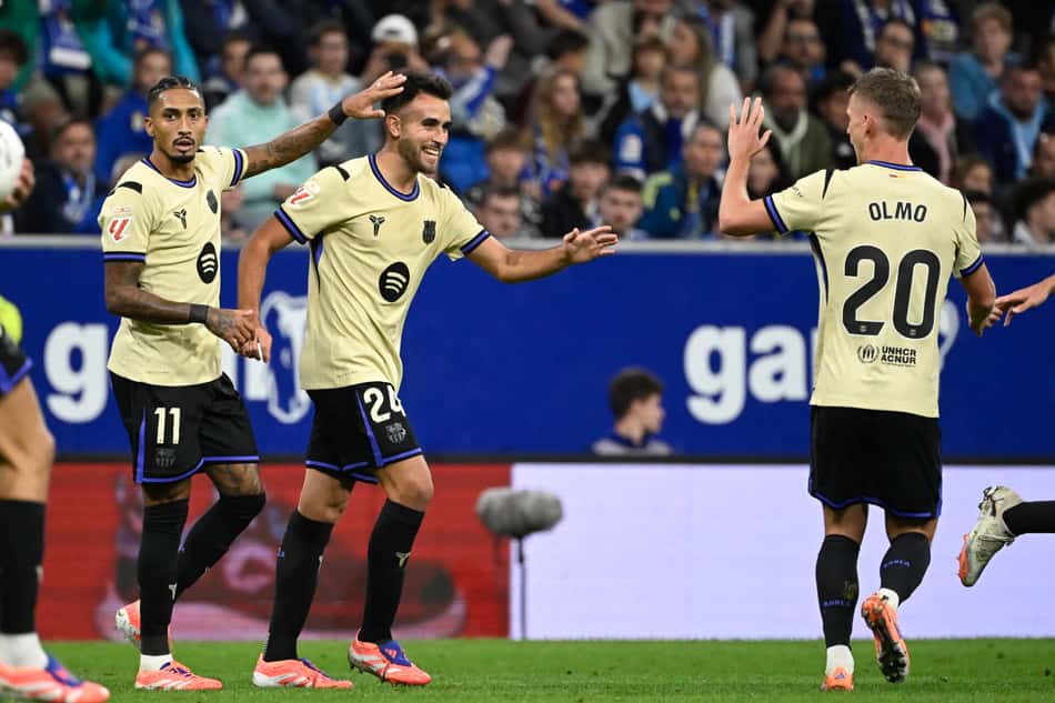 Raphinha comemorando o gol de Eric García (Foto: Miguel Riopa/AFP)