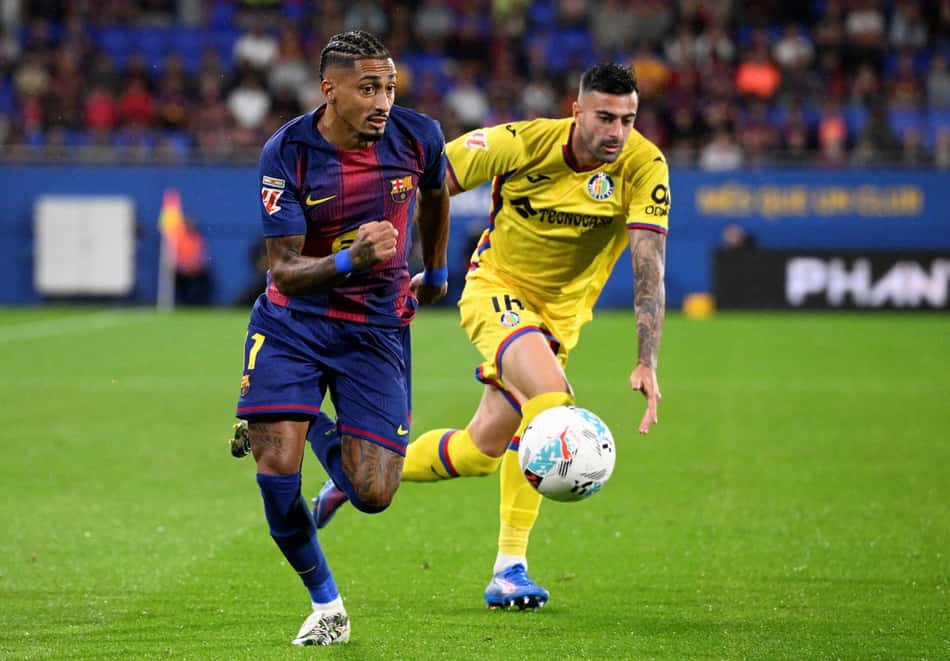 Raphinha em ação no duelo entre Barcelona contra Getafe (Foto: Josep Lago/AFP)