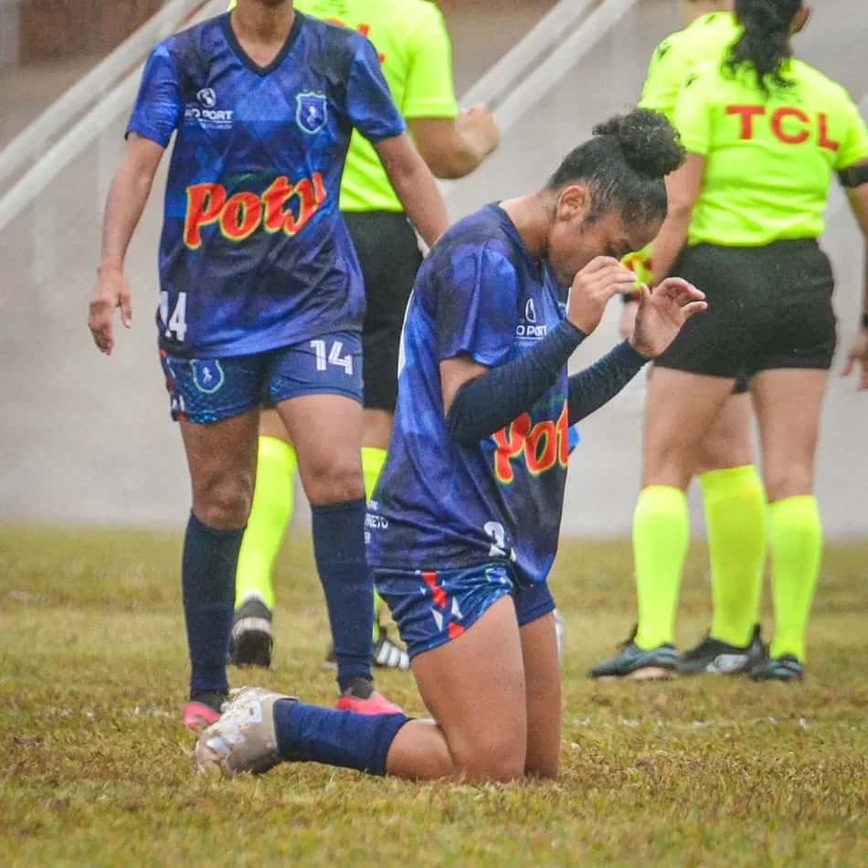 Jogadoras do Realidade Jovem comemoram gol pela Copa do Brasil Feminina (Foto: Andrey Queiroz/RP Fotopress)