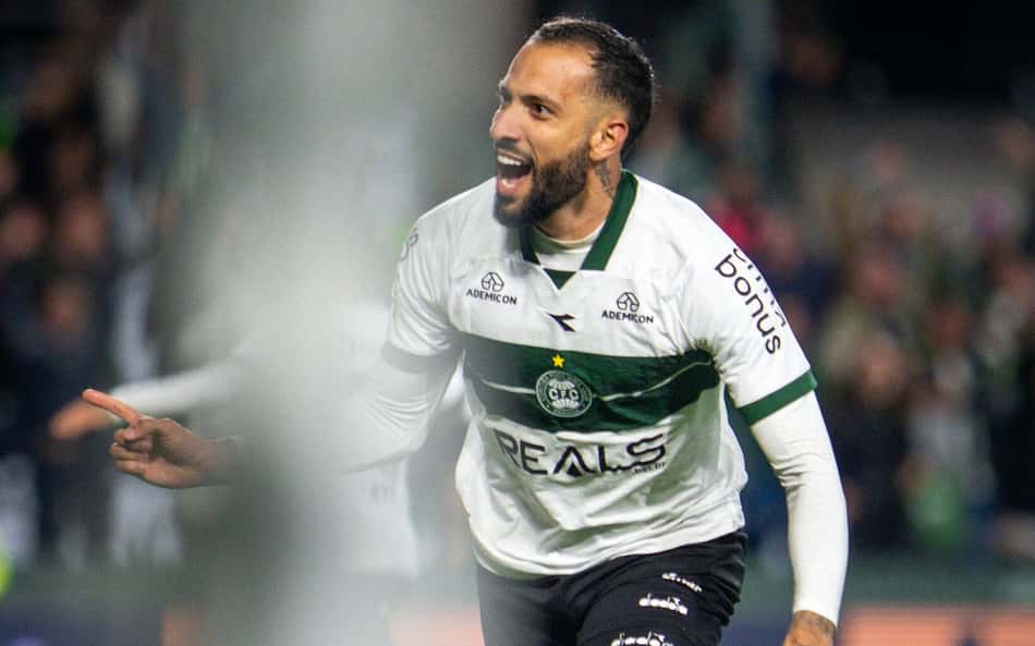 Rodrigo Rodrigues se lesiona e desfalca o Coritiba por mais de um mês